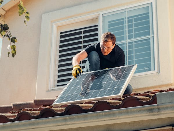 Panneau solaire photovoltaïque : témoignages et avis clients confiants